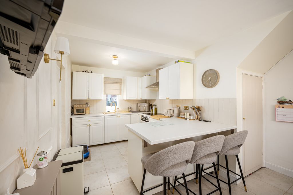 Property photo 2 of 23 08