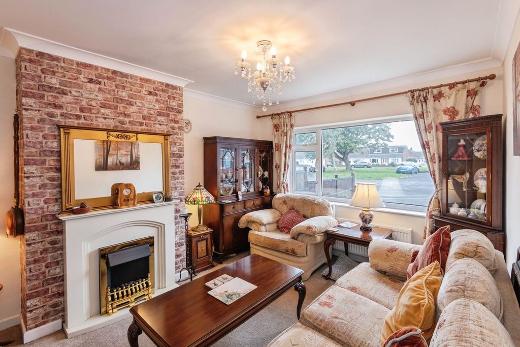 Property photo 2 of 20