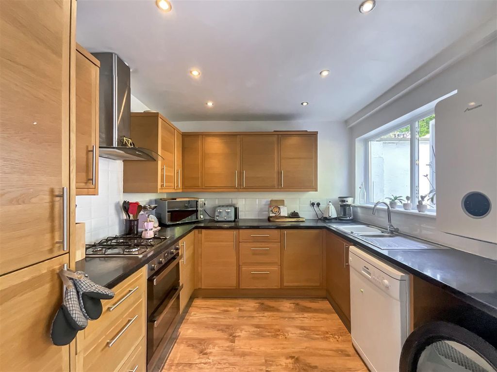Property photo 3 of 30 Kitchen