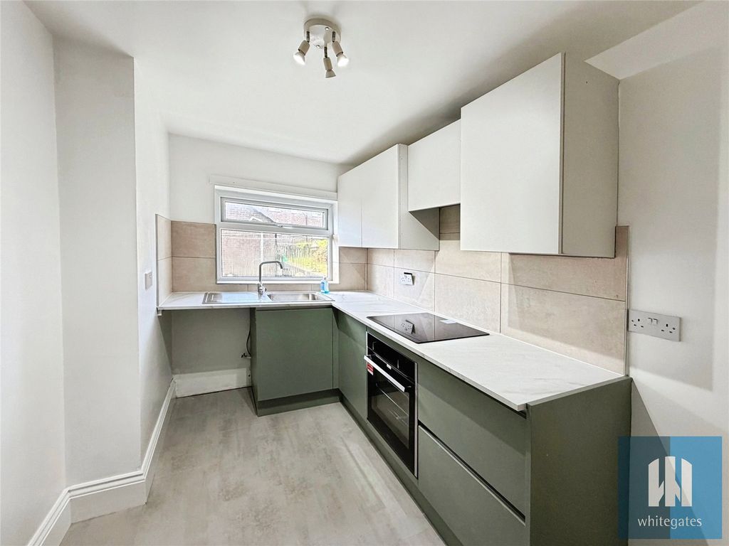 Property photo 2 of 14 Picture No. 11