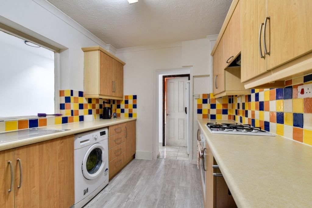 Property photo 3 of 12 Kitchen1_1
