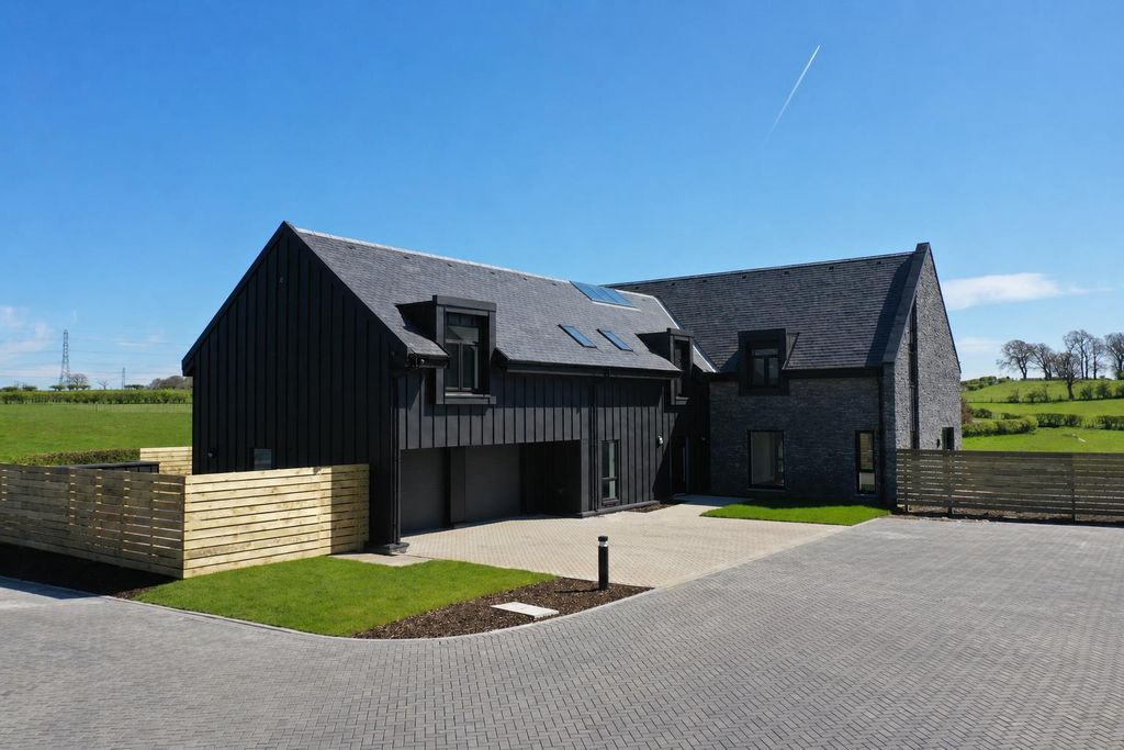 Property photo 1 of 16 External