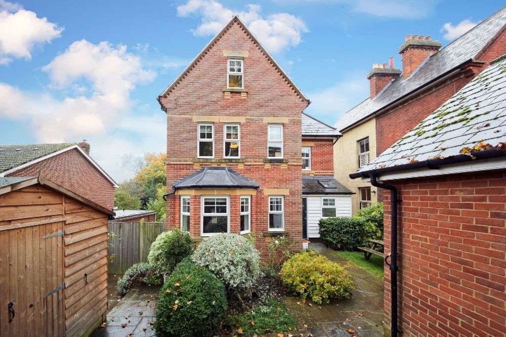 Property photo 1 of 12