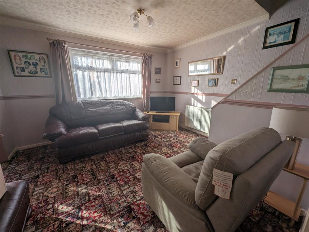 Property photo 3 of 10 Lounge