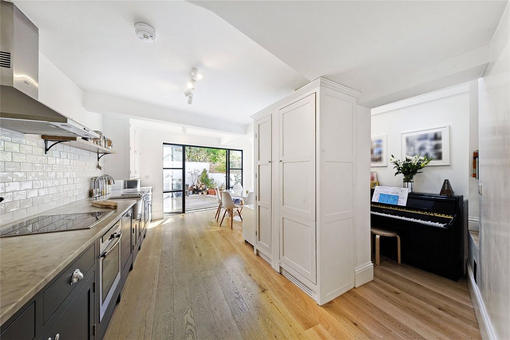 Property photo 2 of 18 Kitchen