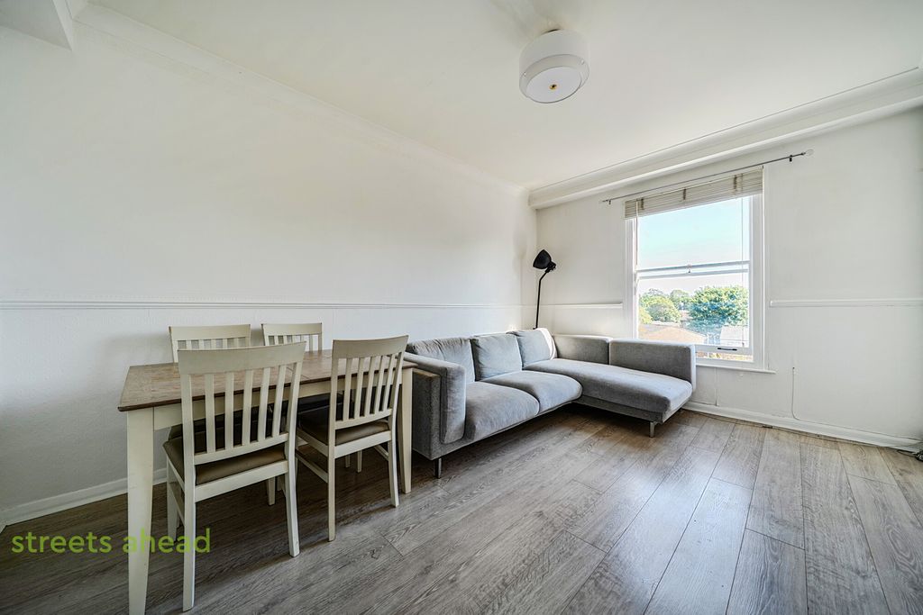 Property photo 1 of 12 8E9F3d7c-Bfed-400...