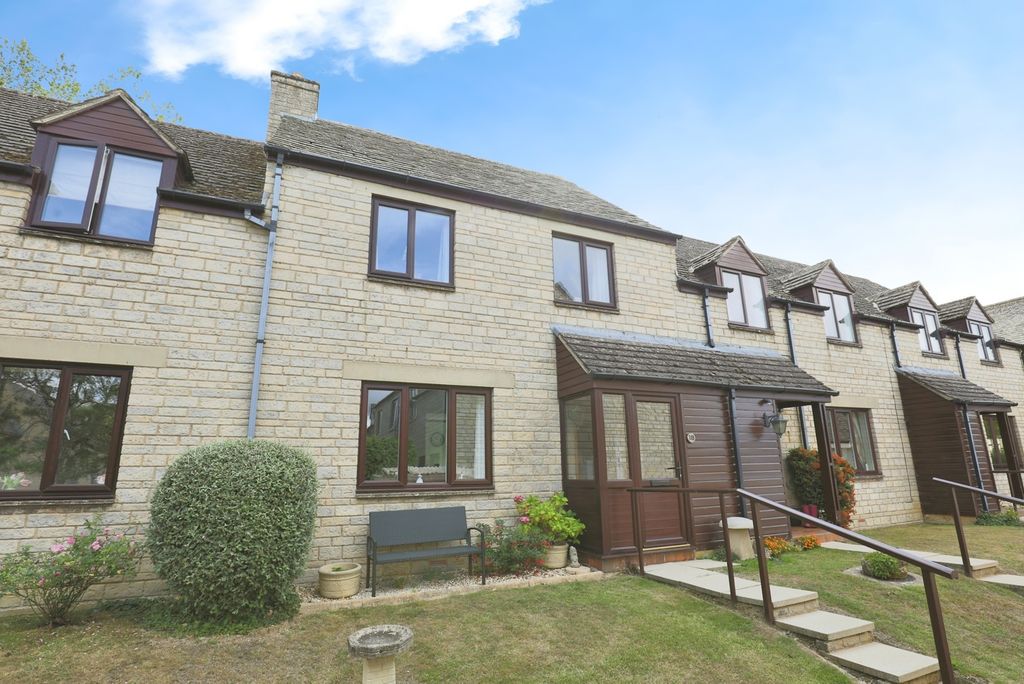 2 bed terraced house for saleKingsdale Court, Broadway, Worcestershire WR12