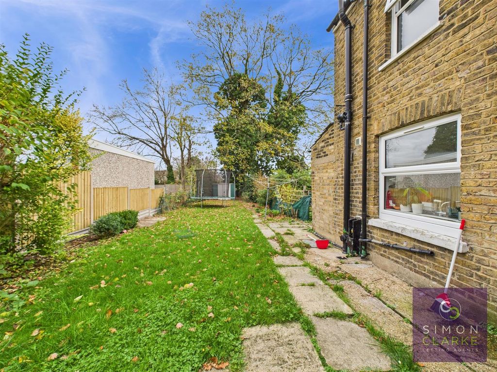 Property photo 3 of 9 Cam05425G0-Pr0070-Still012.Jpg