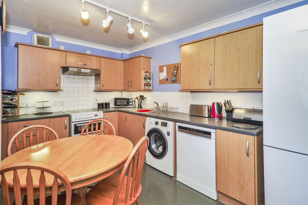 Property photo 3 of 8