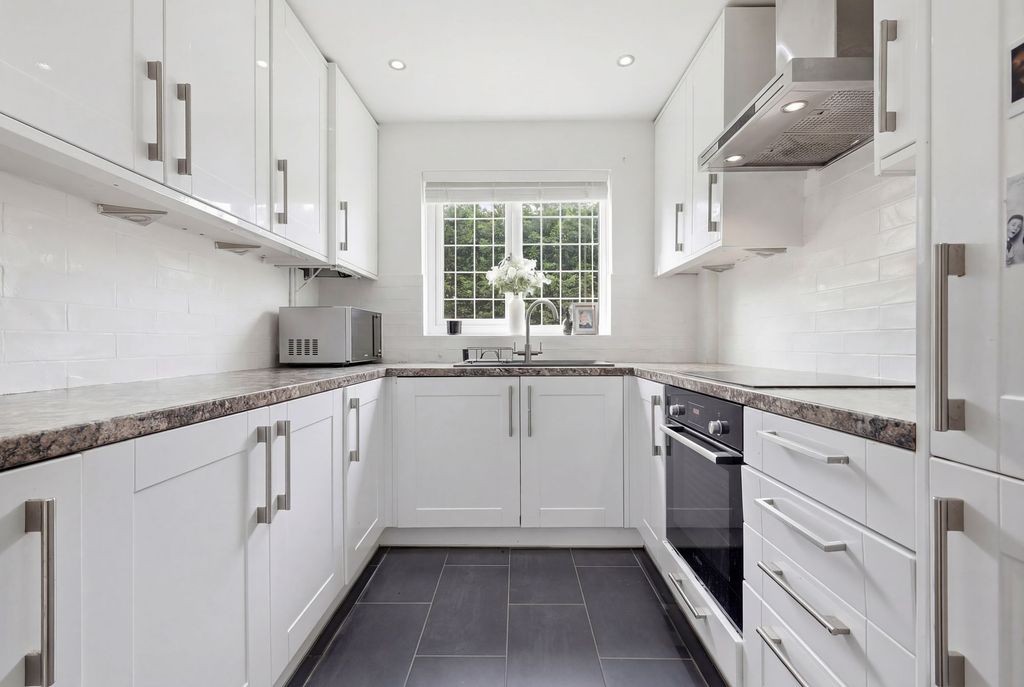 Property photo 3 of 14 Kitchen