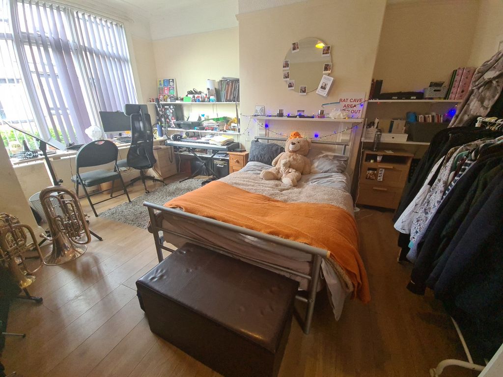 Property photo 1 of 9 A Spacious And Well-Lit Master Bedroom Featuring A...