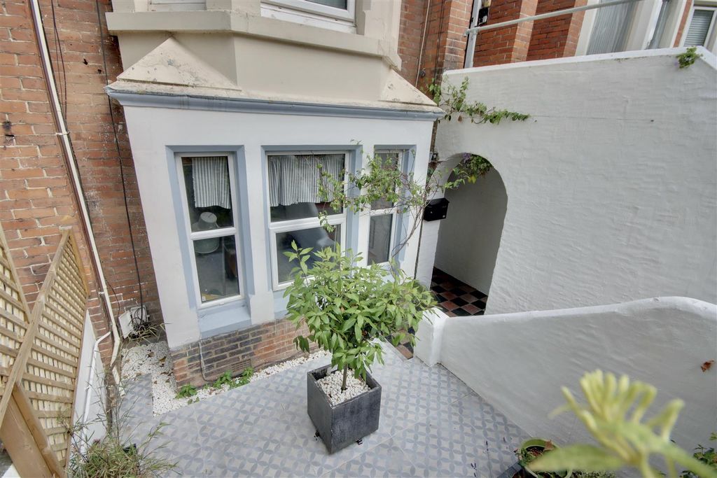 Property photo 1 of 14 Ade86C6C-4B6D-4373-81C1-B386A3De4C46_1_201_A.Jpeg