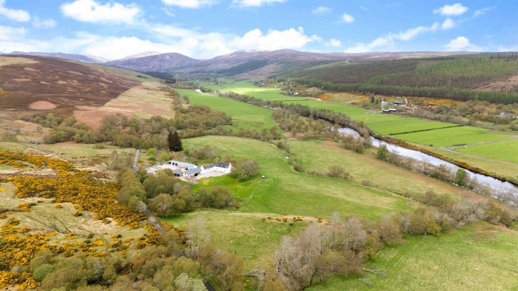 Property photo 2 of 18 Gruinards Farm