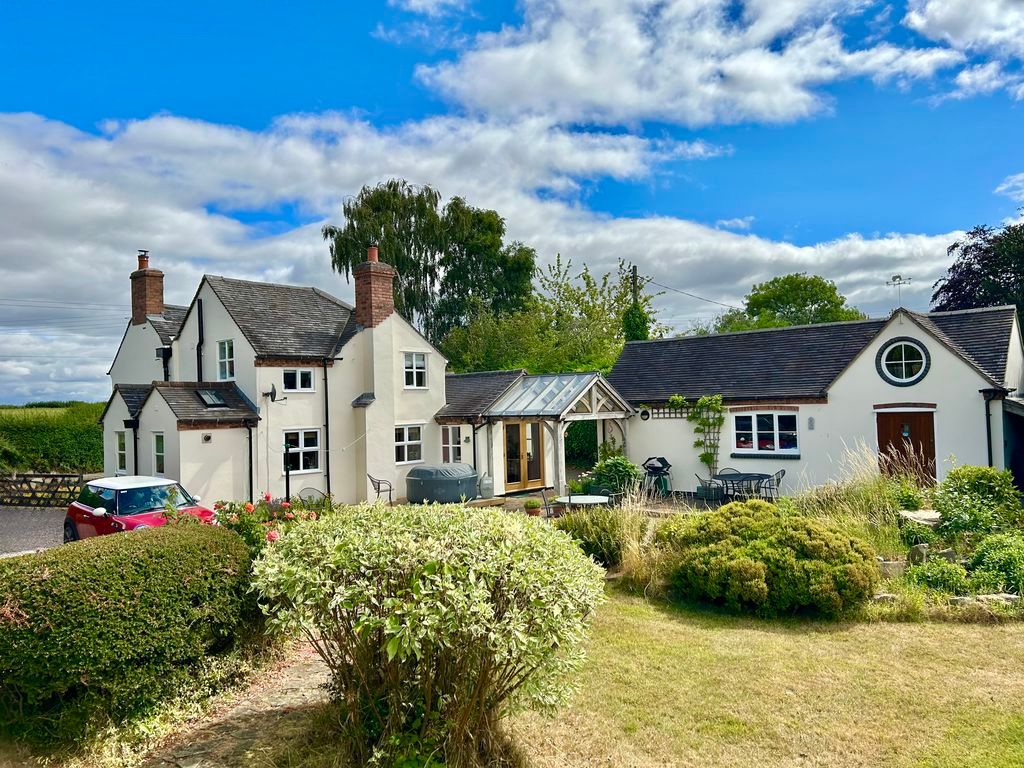 Property photo 1 of 31 House From Gardens