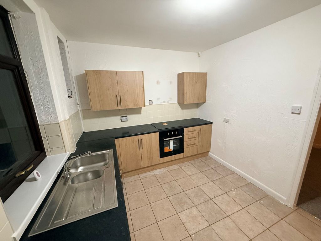 Property photo 2 of 32