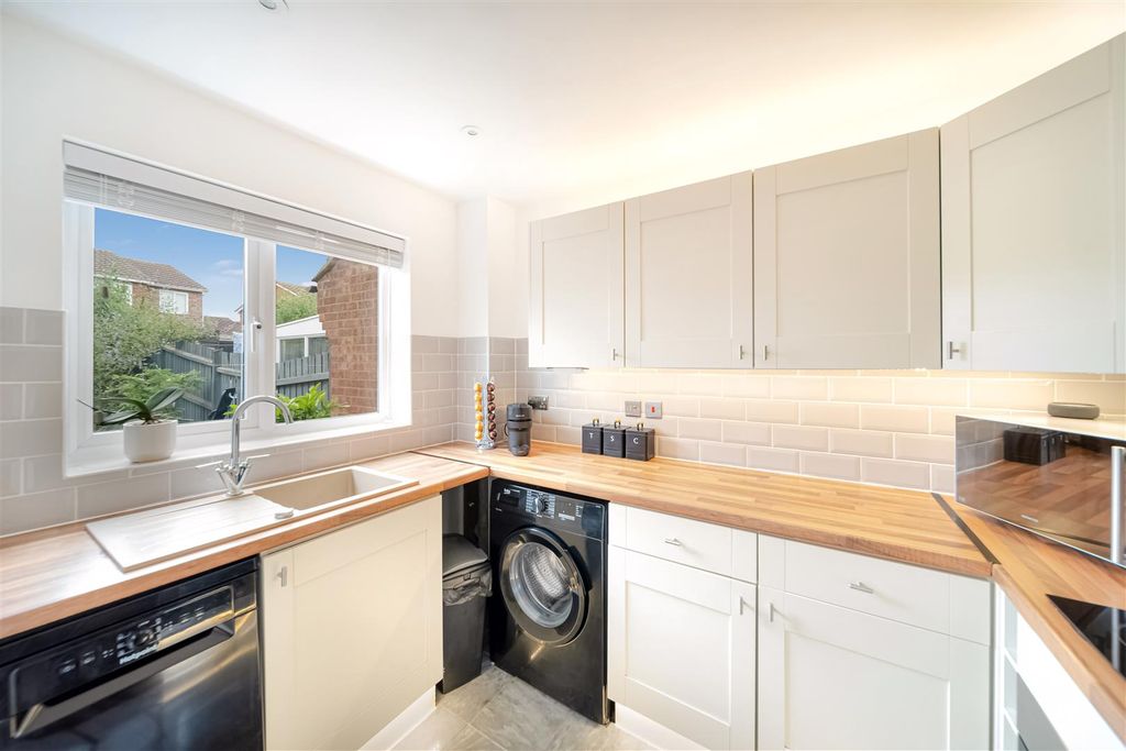 Property photo 3 of 13 Firtree Rise-9.Jpg
