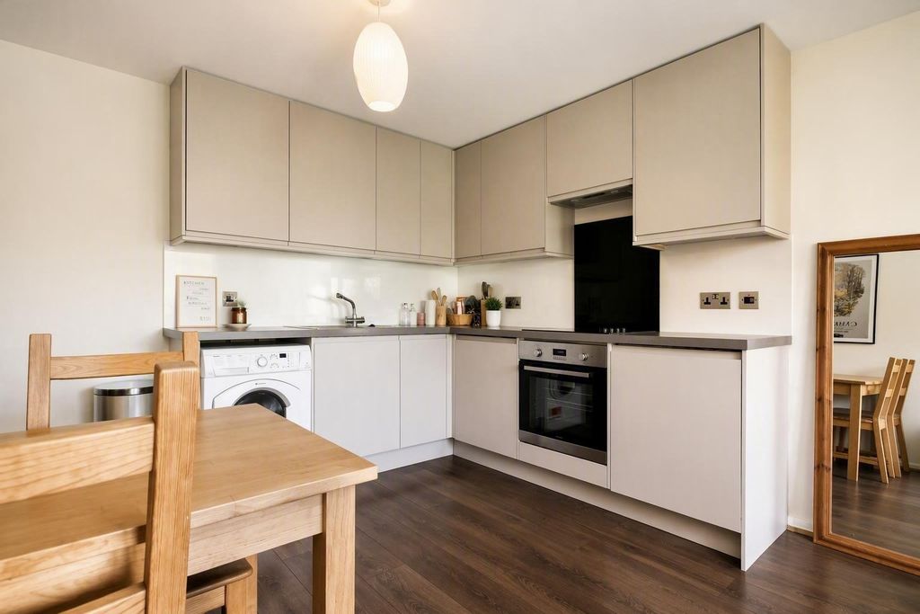 Property photo 3 of 7 Kitchen
