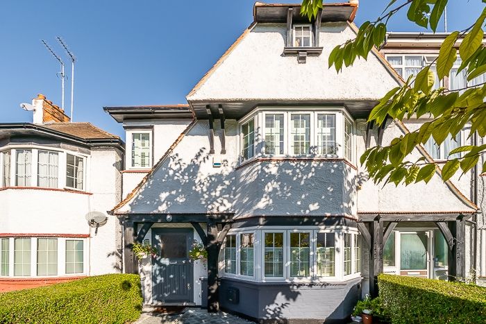 Property photo 3 of 20 16-Hampstead-Gard...