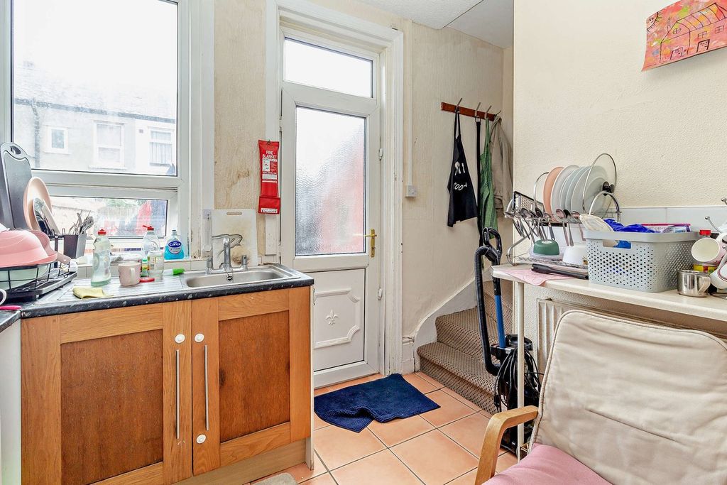 Property photo 2 of 20