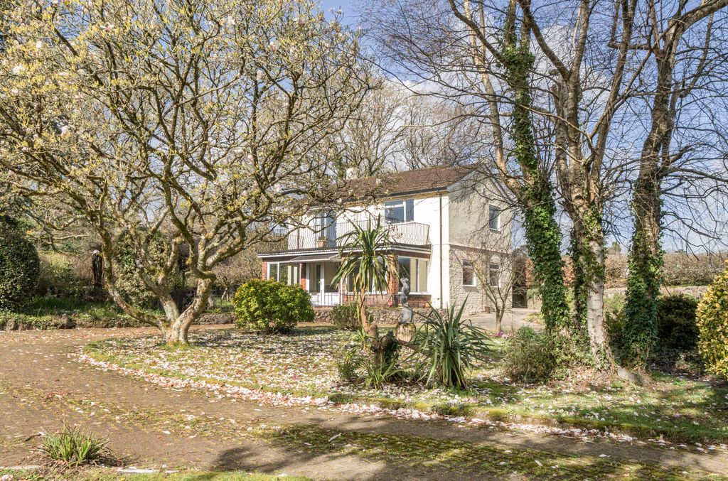 Property photo 2 of 24 Front Aspect