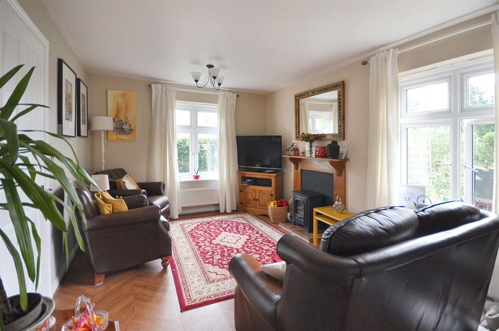Property photo 3 of 19 Sitting Room