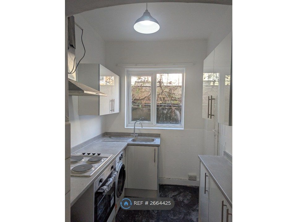 Property photo 1 of 6 Kitchen