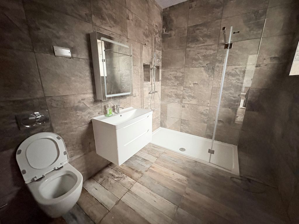 Property photo 1 of 3