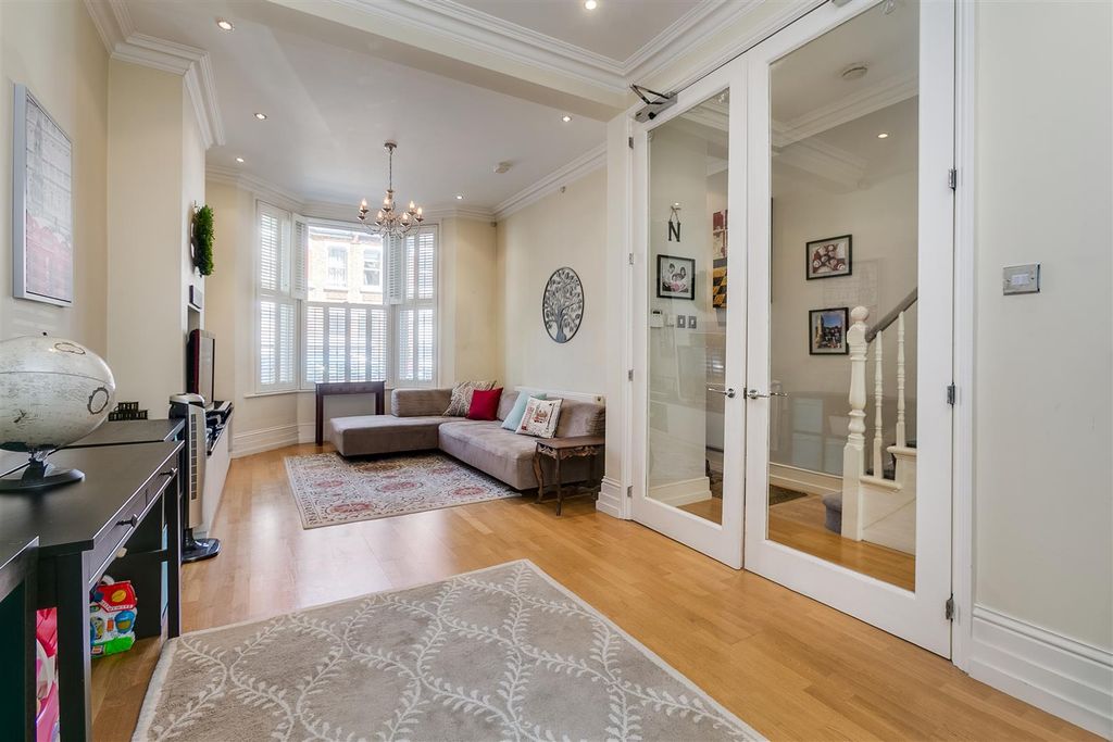 Property photo 2 of 11 Cranbrook Road