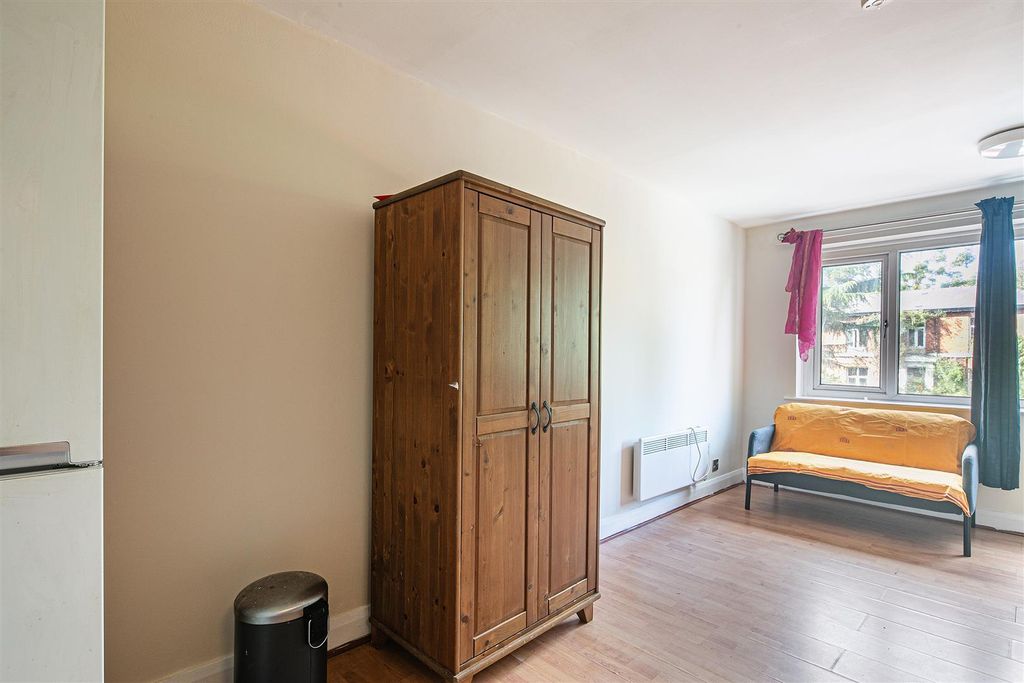 Property photo 2 of 11 Studio