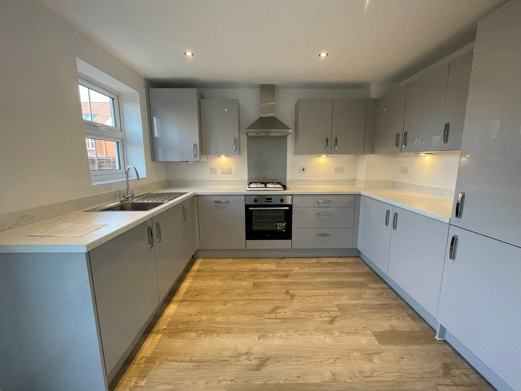 Property photo 2 of 10 Kitchen