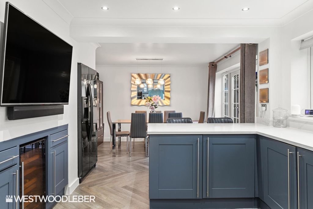 Property photo 3 of 43 Taylorsavenue_53.Jpg