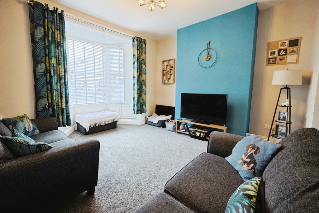 Property photo 2 of 11 Pbox-Img.Jpg