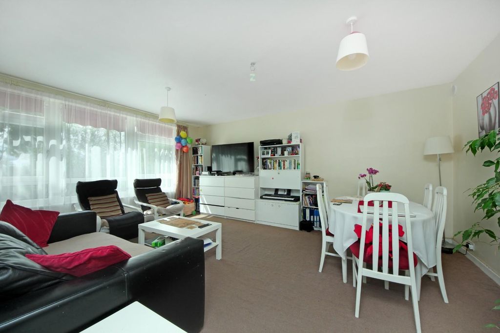 Property photo 2 of 8