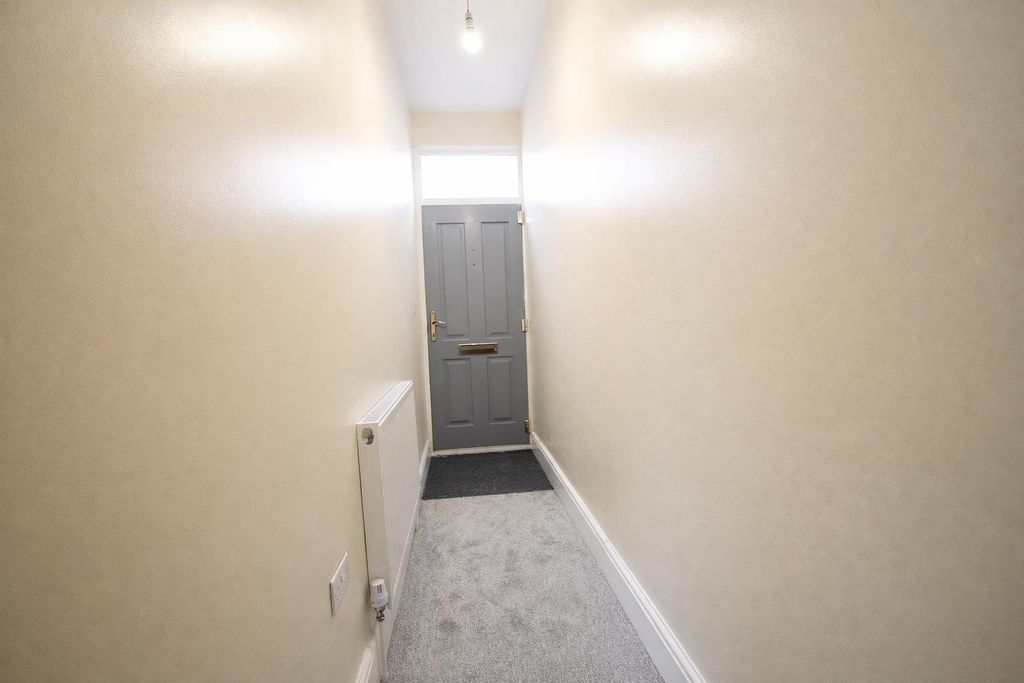 Property photo 3 of 10 Entrance Hall