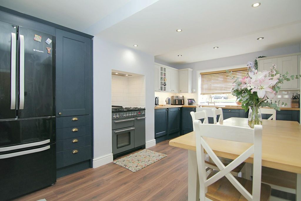 Property photo 2 of 24 Dining Kitchen