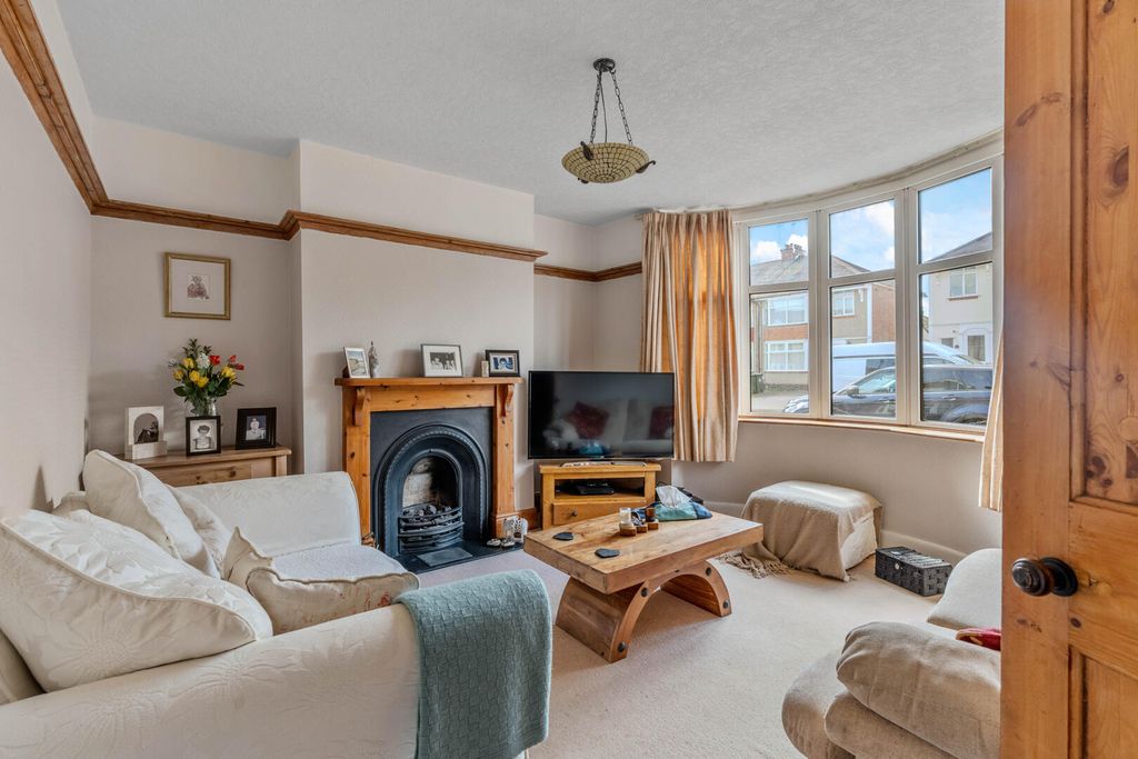 Property photo 2 of 18 Living Room