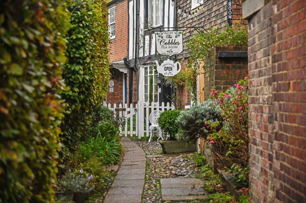 Property photo 2 of 24