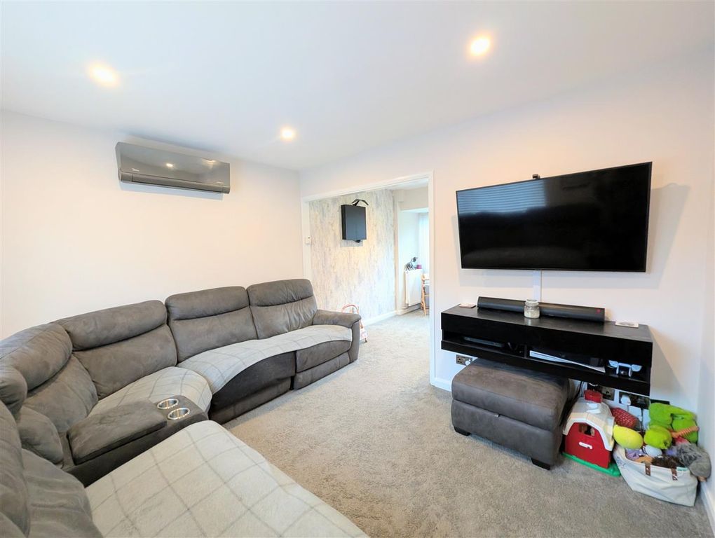 Property photo 3 of 21 Pxl_20260120_134931133~2.Jpg