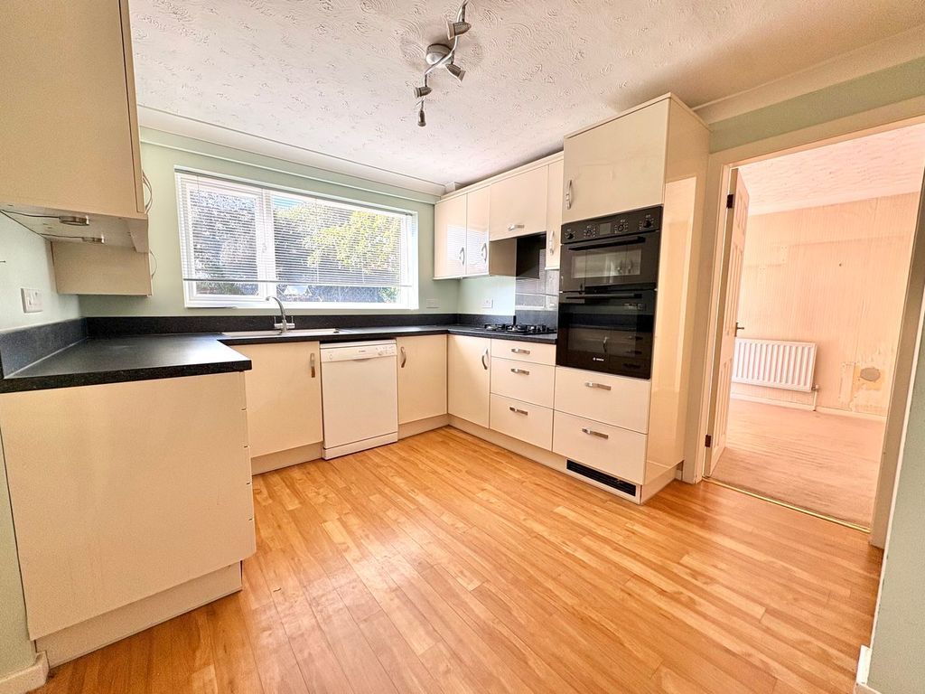 Property photo 3 of 28