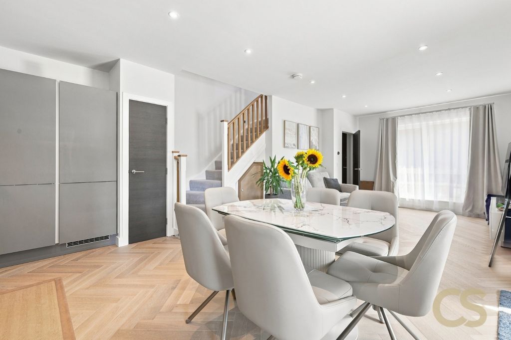 Property photo 3 of 17 5092937