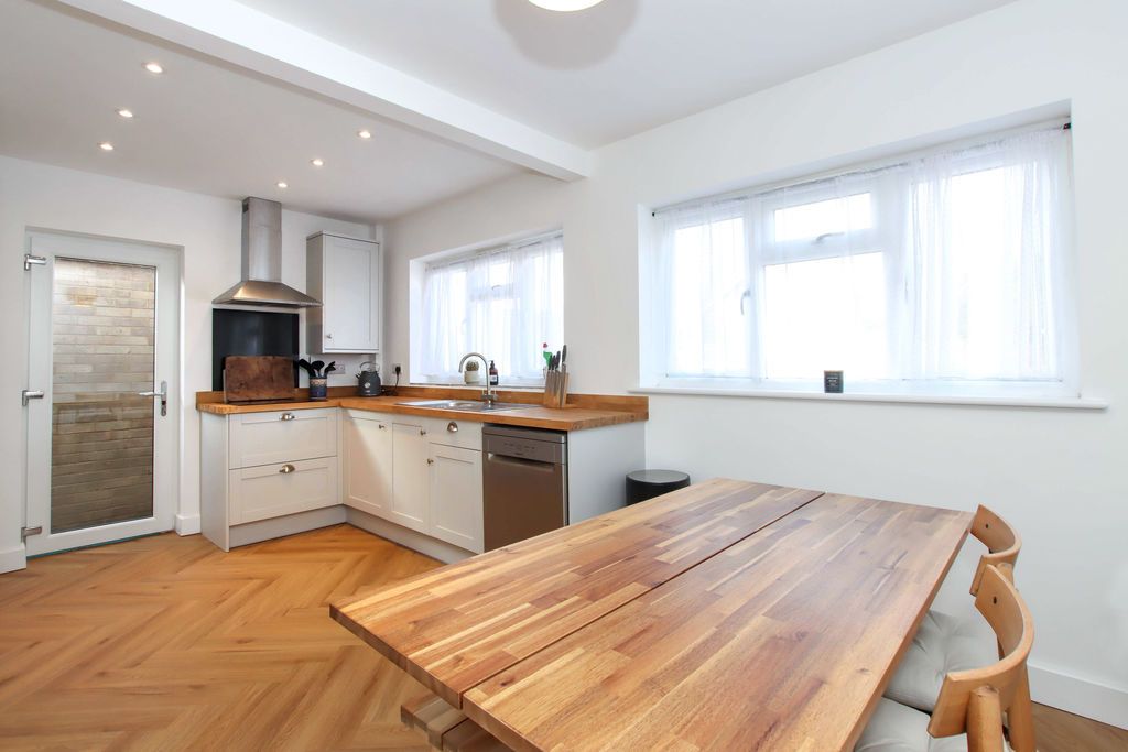 Property photo 2 of 17 Photo 6