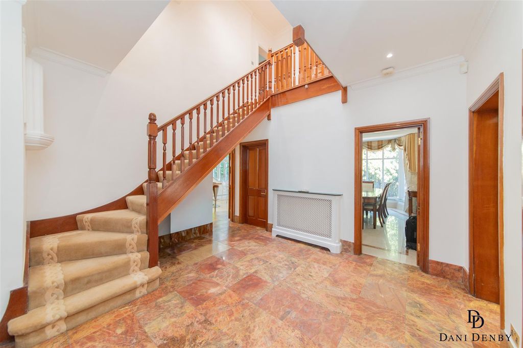 Property photo 2 of 30