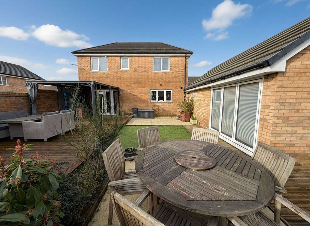 Property photo 2 of 25