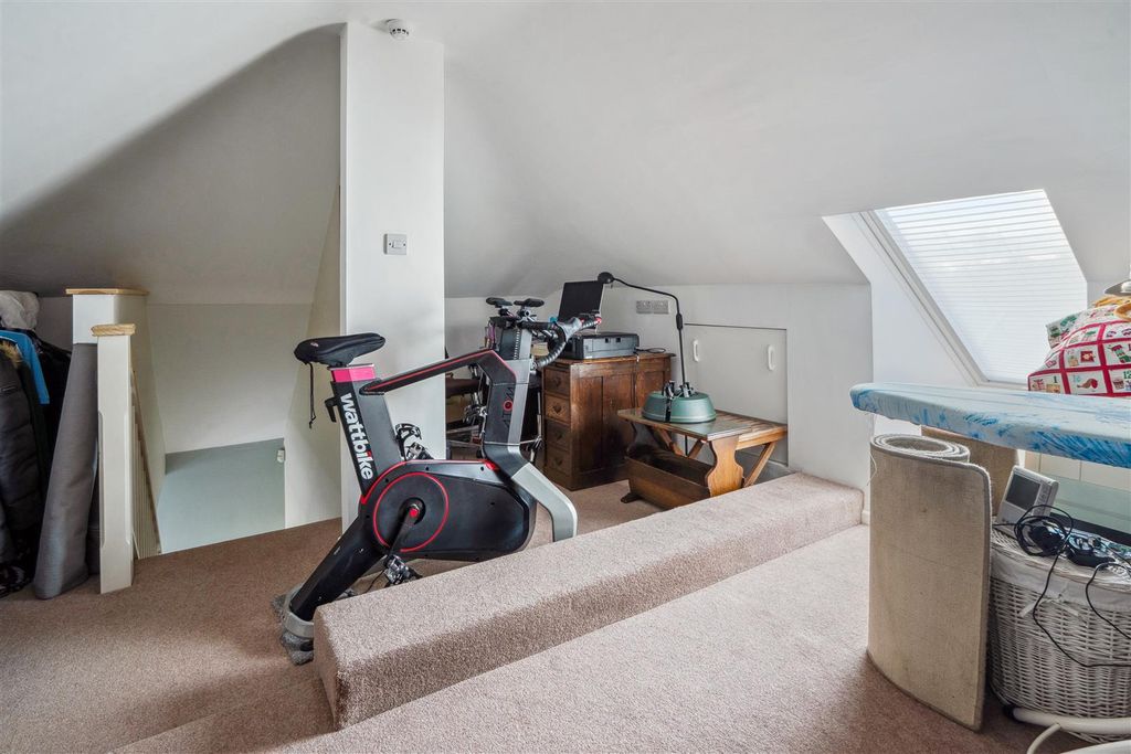 Additional image 15 of 3 bed detached bungalow for salePulens Crescent, Petersfield GU31