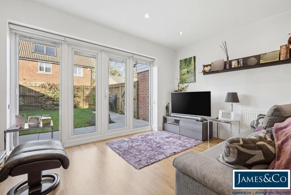 Property photo 3 of 12 2Parishwayg