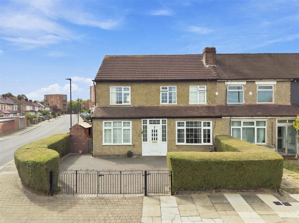 Property photo 1 of 31 001_Dji_20260903191342_0256.Jpg