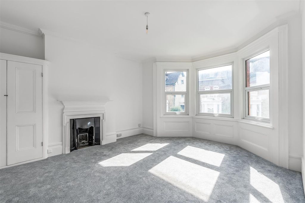 Property photo 2 of 17 1st-Floor-16-Upper-Grove-13.Jpg