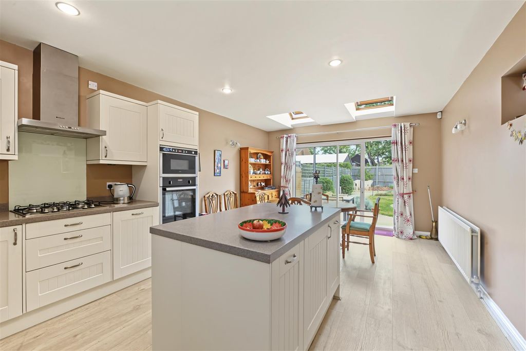 Property photo 2 of 12 48-Cowper-Road-01.Jpg