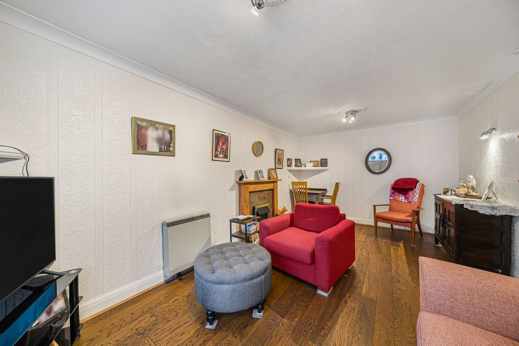 Property photo 2 of 15 Lounge (2)