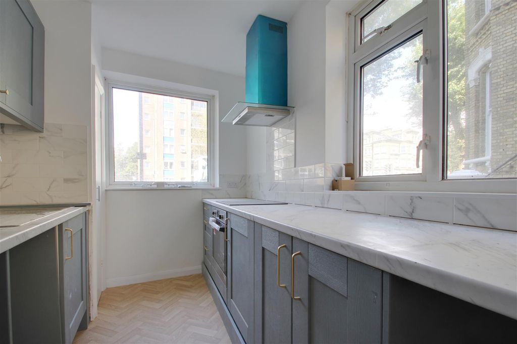 Property photo 3 of 10 Kitchen